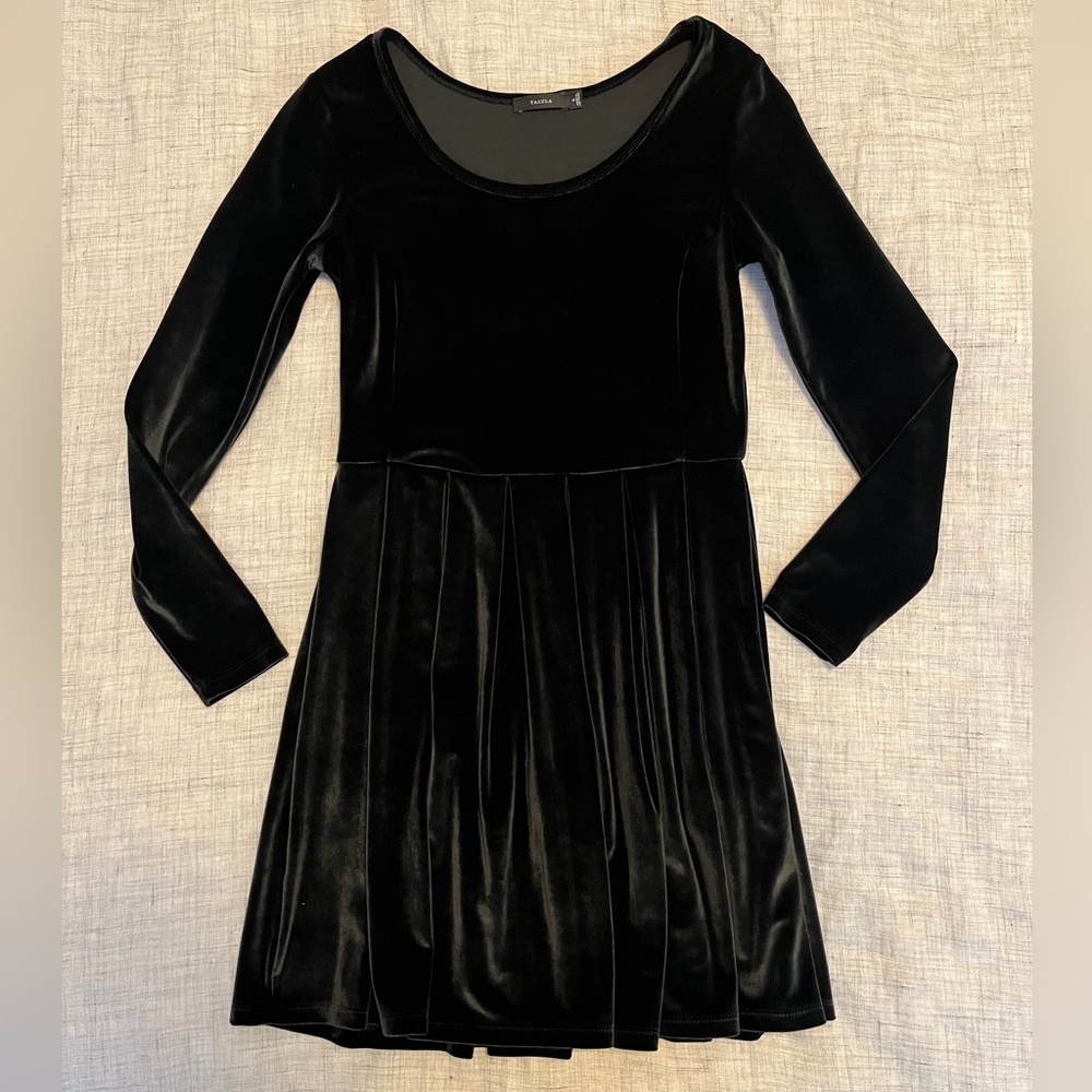 Aritzia Talula Velvet Long Sleeve Scoop Neck skater dress - Sz S